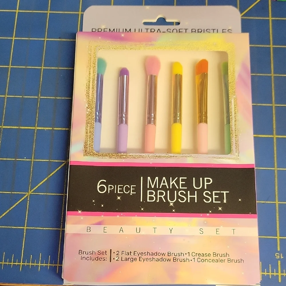 Beauty Set 6-Piece Makeup Ultra Soft Brush Set - Multicolor New Sealed Box